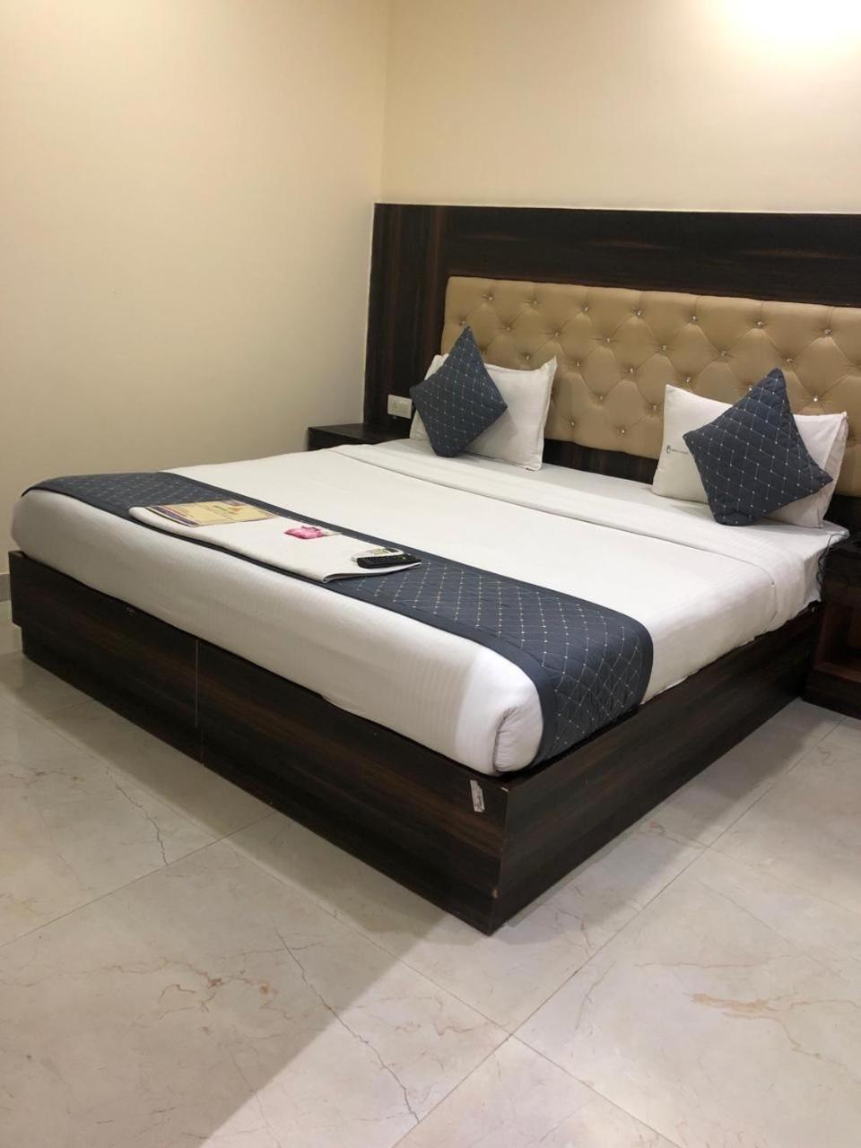 Hotel Ivy Plaza Near Igi Airport New Delhi Luaran gambar
